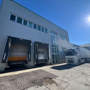 Refrigerated storage area +4C and dry storage