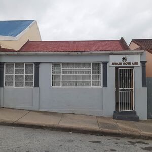 North End – Semi House – Renovators Dream – Reduced -R380 00