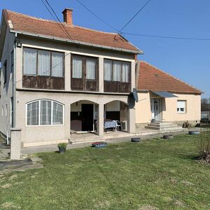 I am selling a household in Veliki Crljeni