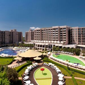 Spacious Studio with Mountain View | Royal Beach Barcel&oacute;