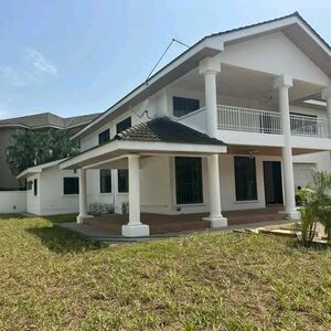 LUXURY 4-BED TOWNHOME +BQ TO LET@ CANTONMENT, GHANA