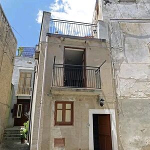 sh 867 town house, Caccamo, Sicily