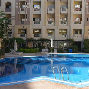 1Bedroom Apartment 70Sqm directly on the pool