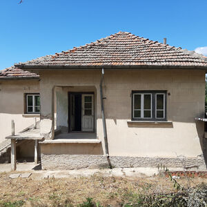 Rural property with big garden, garage and other buildings