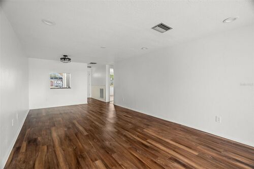 Living / dining area