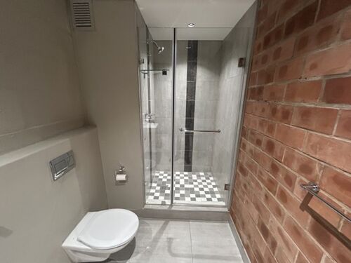 Guest Bathroom(downstairs