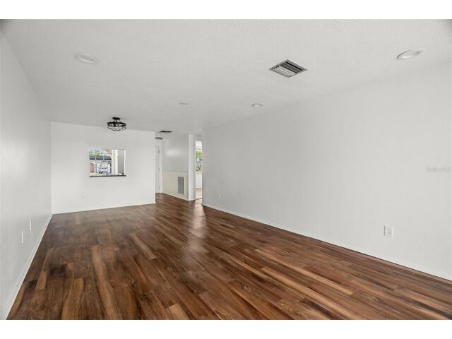 Living / dining area